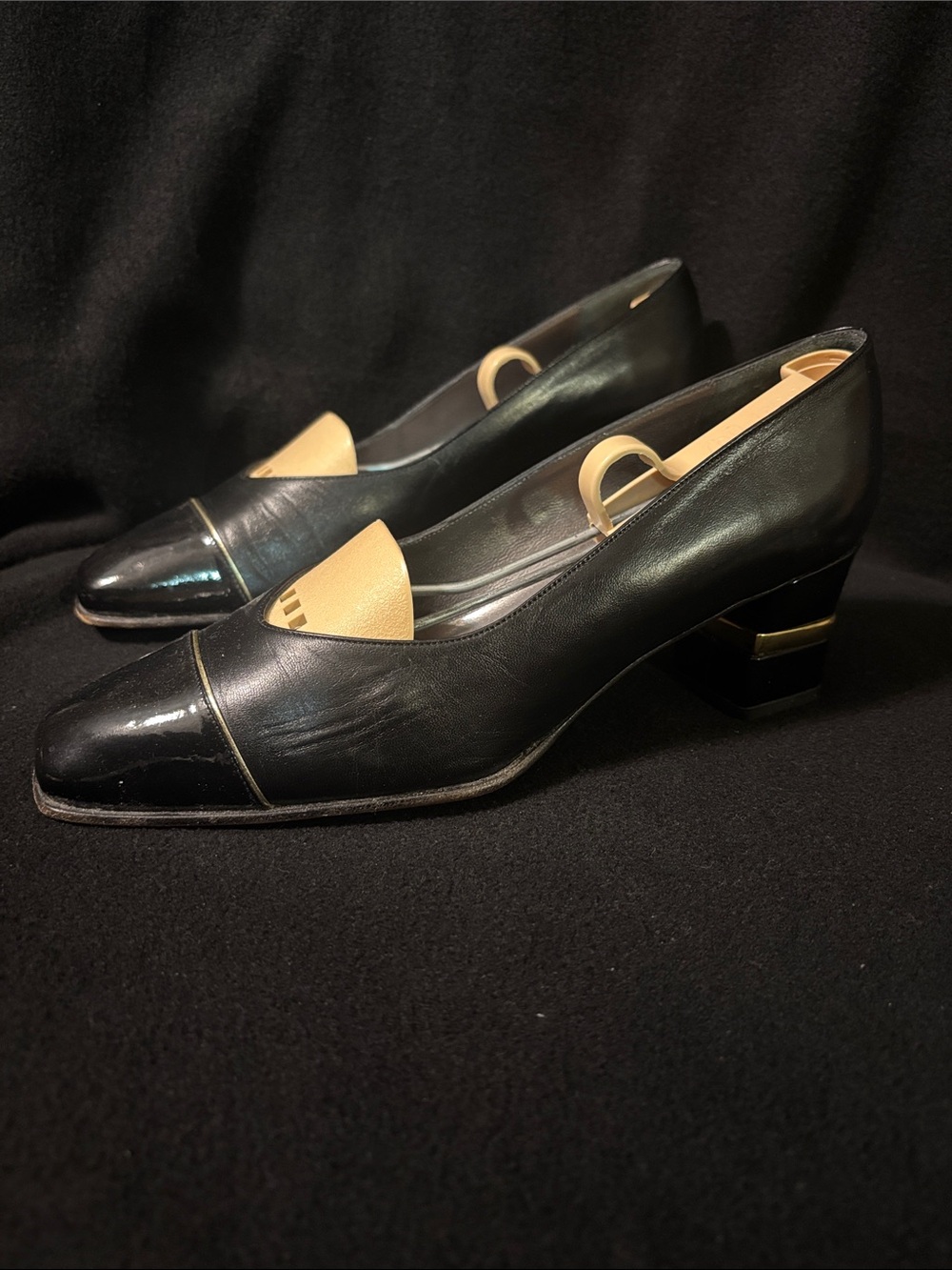 Roberto Capucci black leather block-heel pump gold accent size 7 1/2